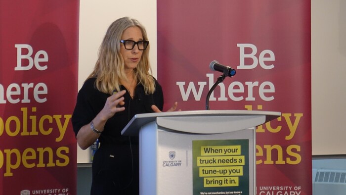 Lana Wells, lors d'une conférence de presse.
