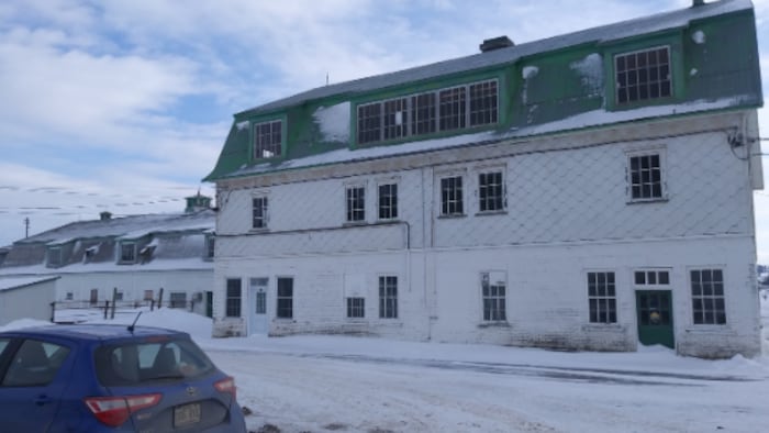 La façade de la ferme-école Lapokita.