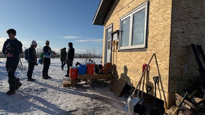 Une des cabines construites quelques jours avant le départ de la course.