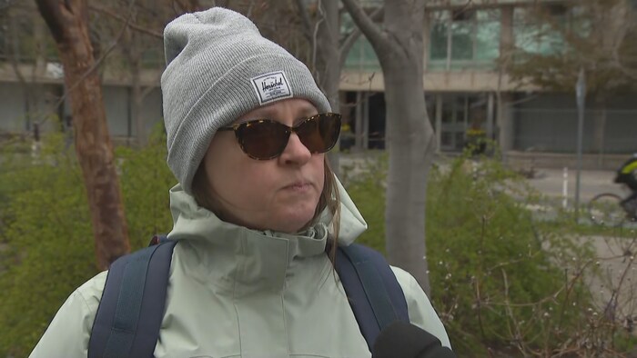 Laura Murphy répond aux questions de la journaliste.