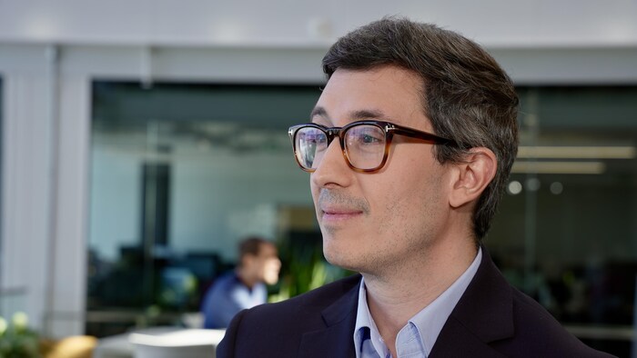 Le candidat du Parti conservateur Kostantinos Merakos répond aux questions de Daniel Thibeault.