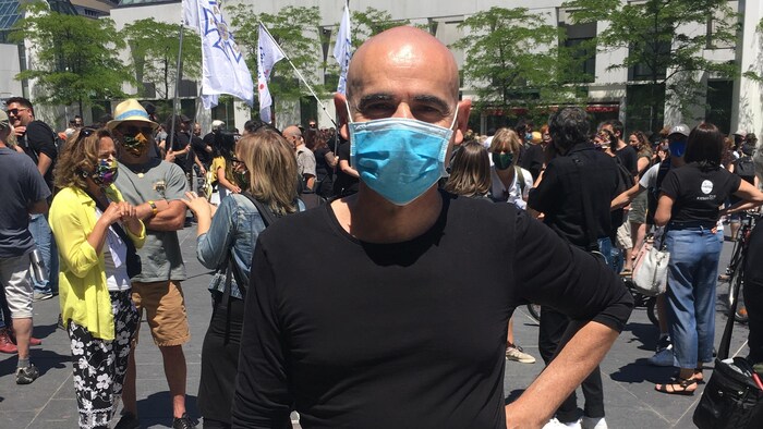 Le milieu des arts vivants descend dans la rue | Radio-Canada