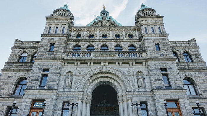 La façade de l'Assemblée législative de la Colombie-Britannique, à Victoria.