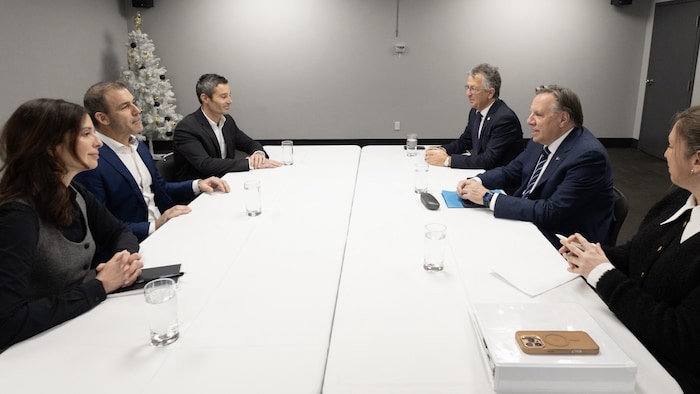 Le premier ministre François Legault a rencontré les dirigeants de la Fonderie Horne le 9 décembre.