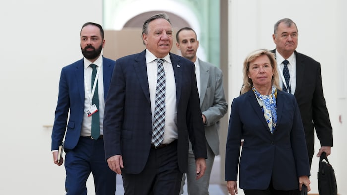 Le premier ministre du Québec, François Legault, se rend à une réunion au Sommet de la Francophonie à Paris, en France, le samedi 5 octobre 2024.