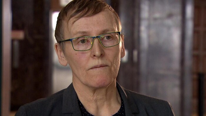 Lela Evans, a un respect  sévère. 