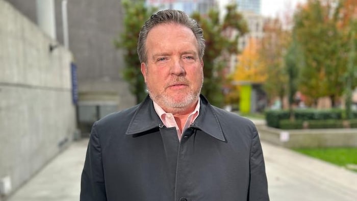Un portrait de Len Saunders.