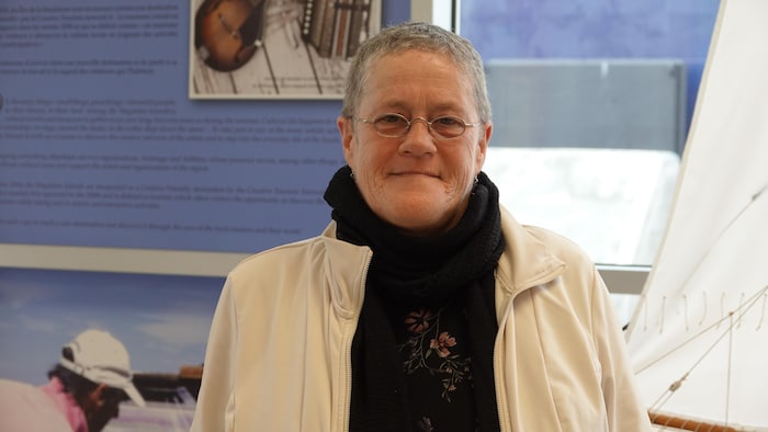 Léona Renaud photographiée au terminal de croisières lors d'une annonce en novembre 2024.