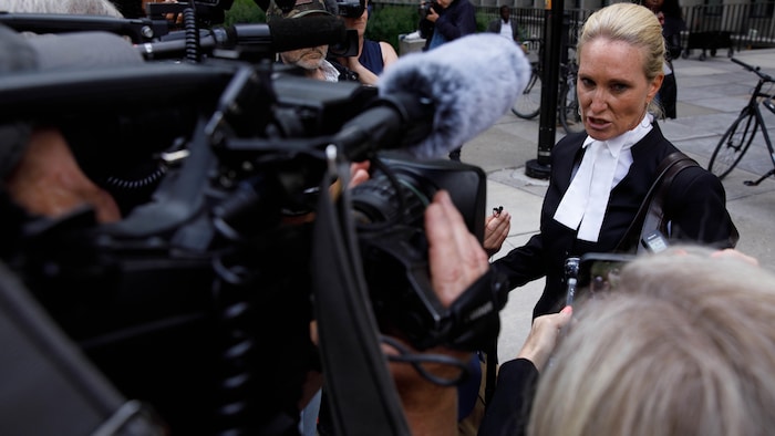 Leora Shemesh prend la parole devant la Cour supérieure de justice, à Toronto, le 19 juin 2026.