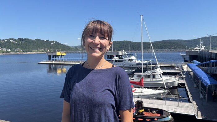 Trycia Bélanger sur un quai.