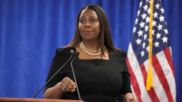 La procureure générale de l'État de New York, Letitia James, devant un drapeau américain, le 16 février 2024.