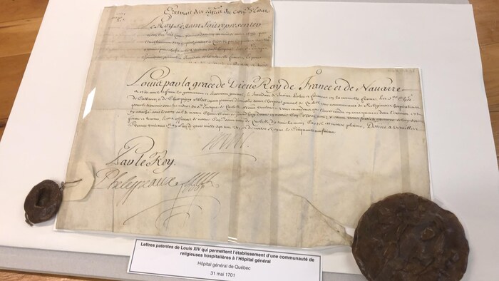 Lettre et sceaux de Louis XIV datant de 1701.