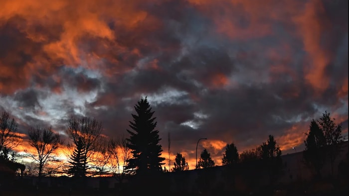 Voici pourquoi les levers de soleil sont si beaux en Alberta en ce