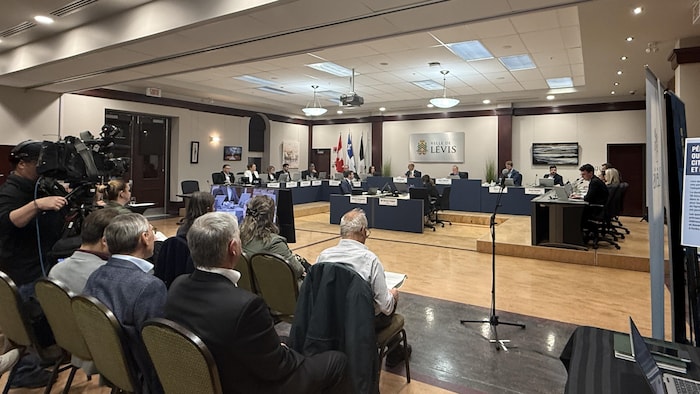 La salle du conseil à Lévis lors de la séance du conseil de ville.