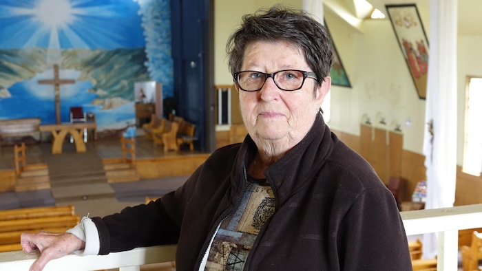 Liette Cayouette dans l'église.