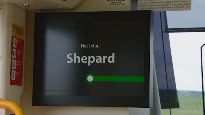 Un écran montrant la destination de la station Shepard.