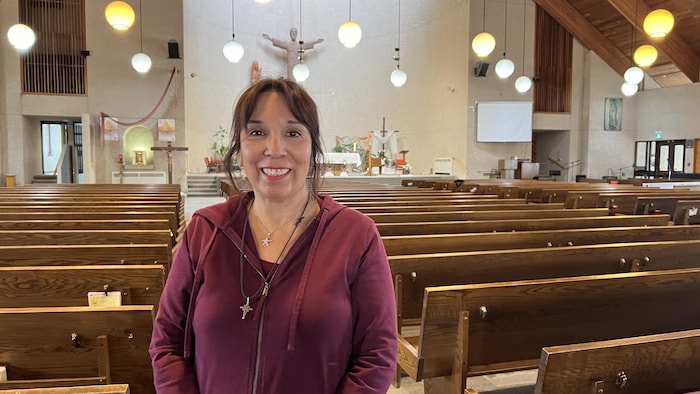 Lily Sotomayor dans une église.