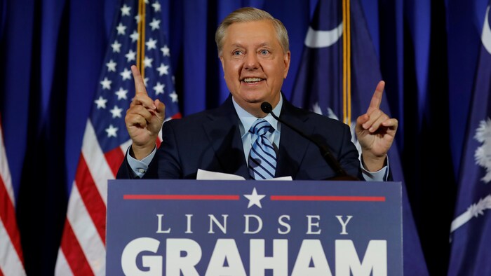 Lindsey Graham prononce un discours.