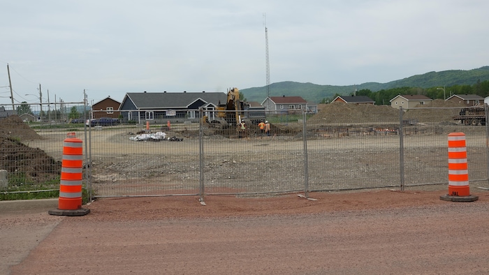 Vue sur un chantier de construction.