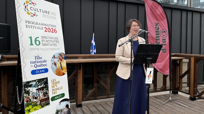 Lysiane Morin au micro durant le dévoilement de programmation de Culture VD.