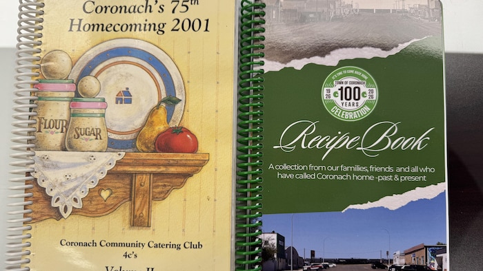 Des livres de recettes du 75e et 100e anniversaire de Coronach.