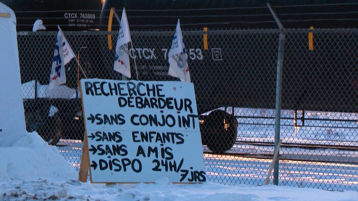 Affiche qui dénonce les conditions d'emplois des débardeurs.