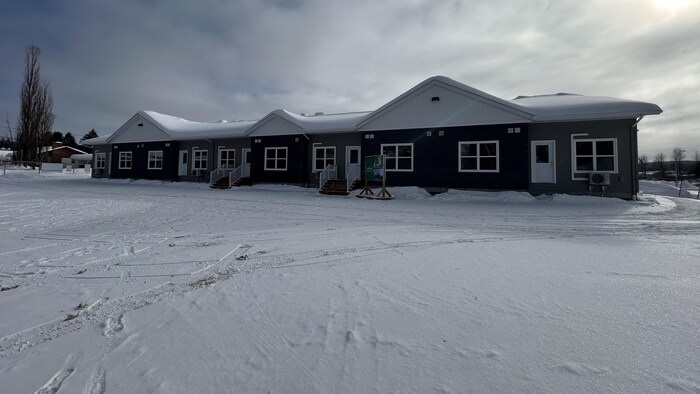 Un immeuble de logements.