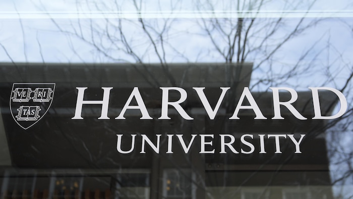 Le logo de Harvard.