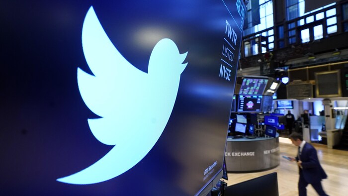 Le logo de Twitter – un oiseau qui s'envole – sur un écran à la Bourse de New York.