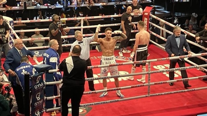 Boxeur Roux Baptême professionnel réussi pour le boxeur sherbrookois Loïck Lahaie ...
