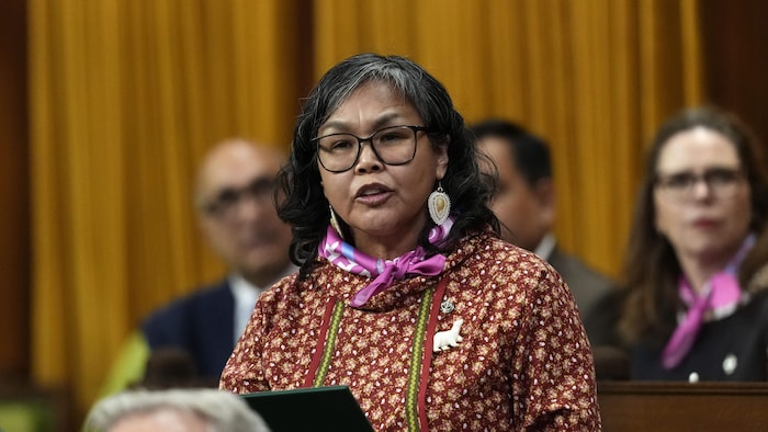 La députée Lori Idlout à la Chambre des communes.