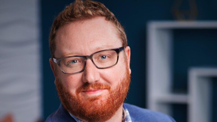 Un homme, Louis Béland, est le directeur général de l’Alliance des radios communautaires du Canada.