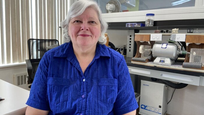 Louise Caouette dans son laboratoire.