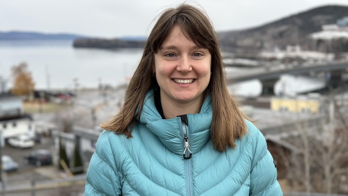 Une jeune femme à Gaspé. 