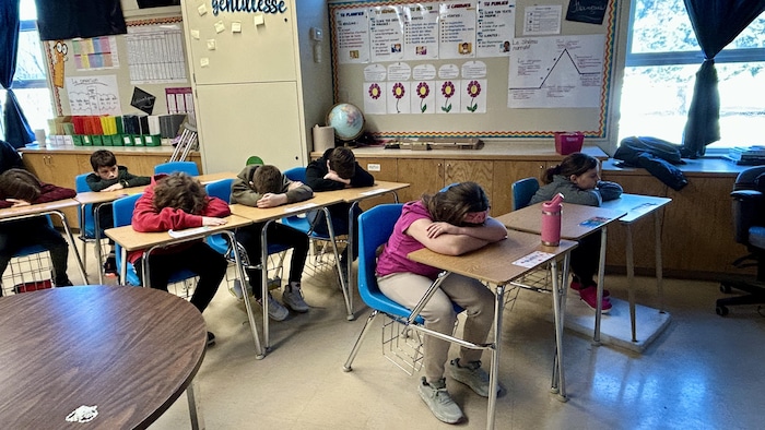 Les jeunes prient Carlo Acutis