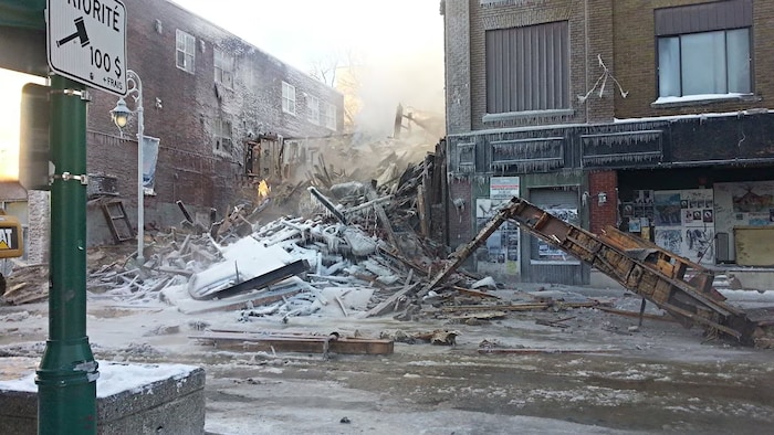 Un bâtiment en ruine sur la rue Wellington sud à Sherbrooke.