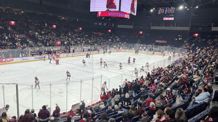 Les gradins de la place Bell lors du match entre la Victoire de Montréal et la Charge d'Ottawa.