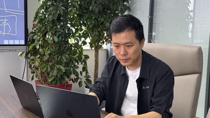 Lu Weiliang dirige OPC Quan, une plateforme qui met en relation des entrepreneurs solos, des communautés d'affaires et des partenaires technologiques.
