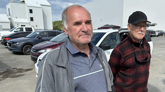Luc Legresley et Raoul Duguay de l'administration portuaire de Newport.