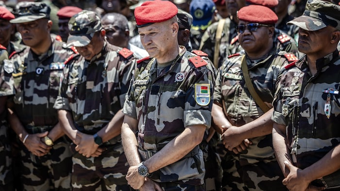 Démosthène Pikulas lors d'une cérémonie au quartier général de l'armée.