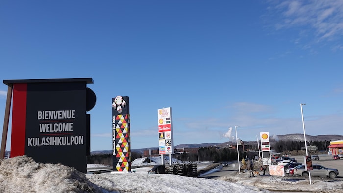 Grey Rock et la ville d'Edmundston au loin.