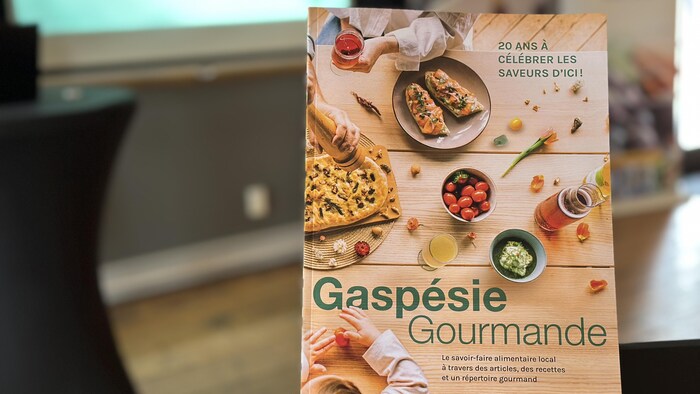 Une copie de la 20e édition du magazine Gaspésie Gourmande.