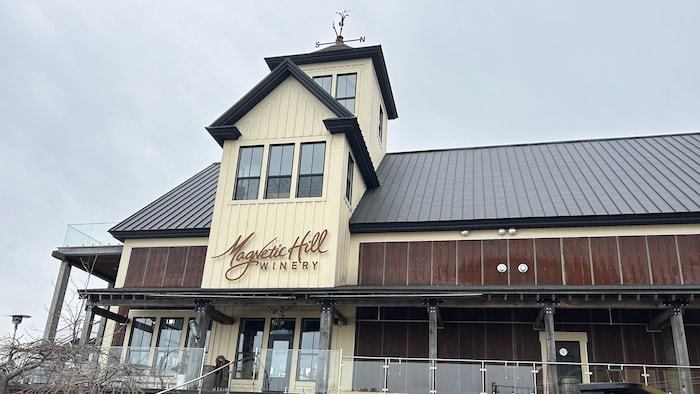 La façade d'un vignoble.