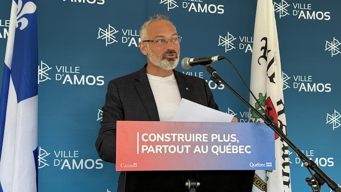 Le maire Sébastien D'Astous.