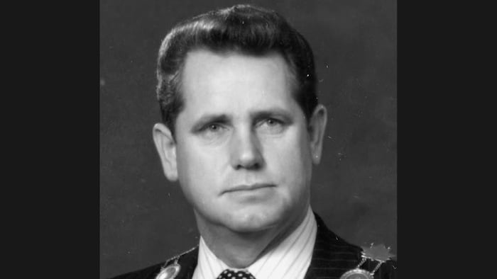 Portrait de maire en noir et blanc de Gord Krantz datant des années 1980.