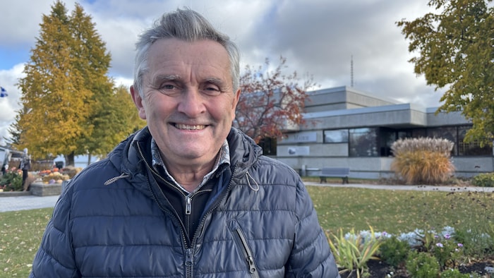 André Fortin prend la pose.