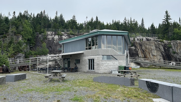 La Maison du granit de Lac-Drolet.