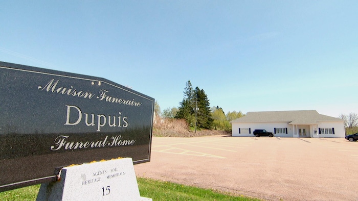 L'entrée de la Maison funéraire Dupuis.