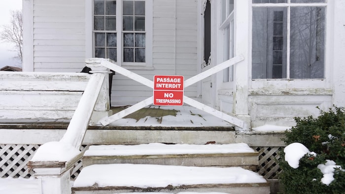 L'entrée de la maison Pascal-Poirier à Shediac, interdite de passage.