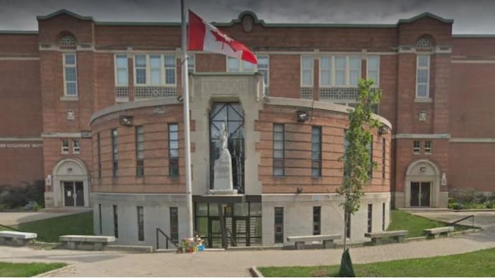 Le bâtiment de l'école secondaire Malvern Collegiate Institute, à Toronto.